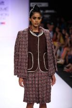 Model walk the ramp for Shift,Payal Khandwala,Roma Narsinghani show at Lakme Fashion Week Day 2 on 4th Aug 2012 (111).JPG